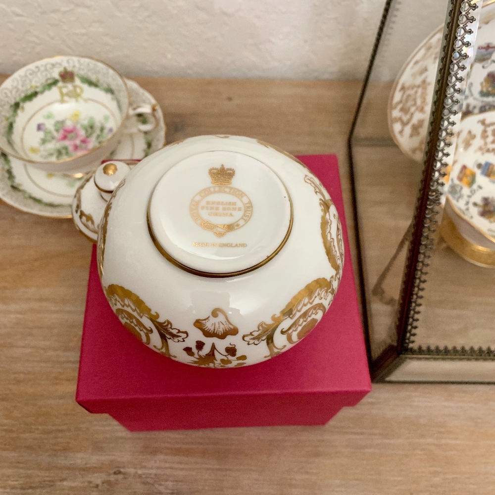 Limited Edition Royal Buckingham Palace Sugar Bowl - Picture 5 of 8